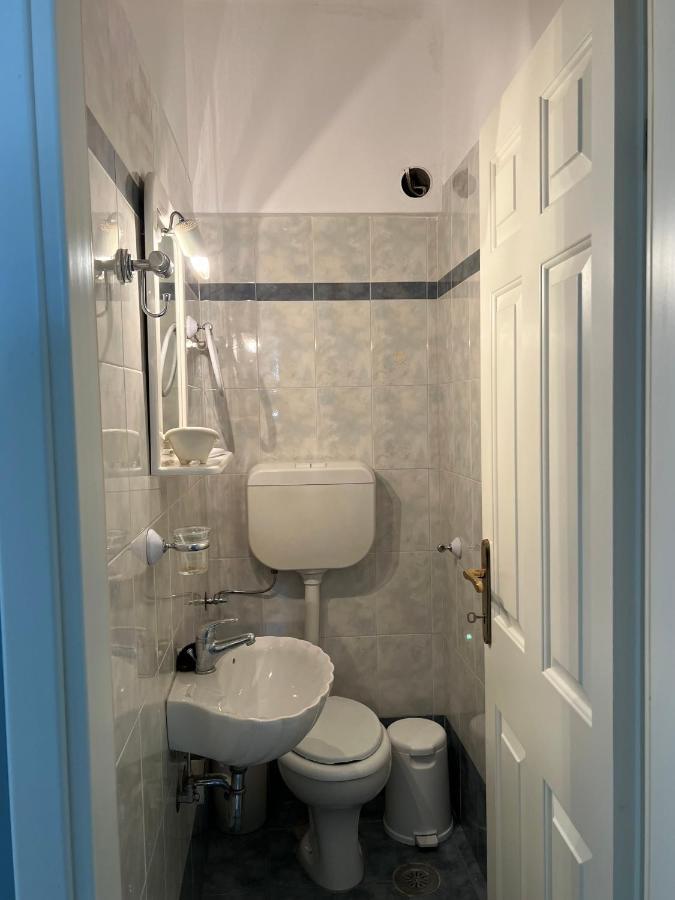Anastasis House Apartment เอเธนส์ ภายนอก รูปภาพ